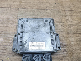 блок управления двигателем Renault Laguna 2 поколение 2004, 2.2 л., дизель, МКПП, хетчбэк 5 дв., 0281010637, 8200211711