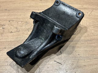 кронштейн двигателя Mercedes-Benz M-Класс W163 2001, 2.7 л., дизель, АКПП, полный привод, 6122230204