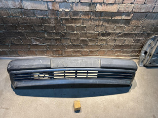 бампер передний Mercedes-Benz W124 1 поколение (1984 - 1993), 3.0 л., M 103.985, бензин, АКПП, чёрный, седан, полный привод, 1248850825, 1248850123, 1248850223