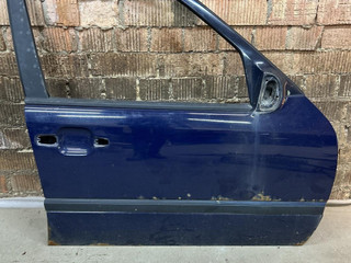 дверь передняя правая Mercedes-Benz C-Класс W202/S202 [рестайлинг] 1997, 2.0 л., бензин, МКПП, синий, седан, задний привод