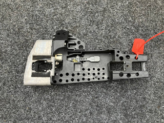 скелет ручки двери передней левой Audi A6 4G/C7 2012, 4.2 л., CDRA, бензин, АКПП, седан, 4H1837885