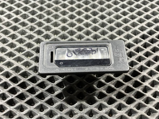 подсветка номера Volkswagen Touareg 2 поколение 2014, 4.2 л., бензин, АКПП, седан, 3AF943021A