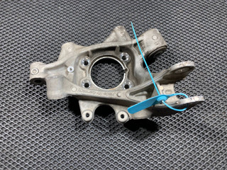 кулак задний левый Porsche Cayenne 958 2014, 4.8 л., M 48.02, бензин, АКПП, внедорожник 5 дв., 7P0505435B