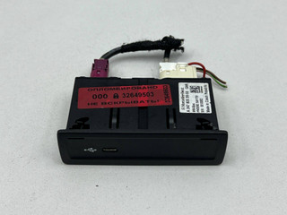 разъем AUX / USB Mercedes-Benz CLA-Класс C118 2021, 2.0 л., бензин, АКПП, A2478203902