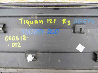 молдинг двери задней правой Volkswagen Tiguan 1 поколение [рестайлинг] 2012, 1.4 л., CAXA, бензин, АКПП, внедорожник 5 дв., 5N0854950
