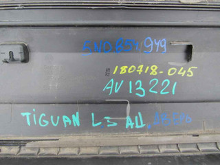молдинг двери задней левой Volkswagen Tiguan 1 поколение [рестайлинг] 2012, 1.4 л., CAXA, бензин, АКПП, внедорожник 5 дв., 5N0854949