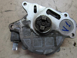 насос вакуумный Volkswagen Caddy 3 поколение 2010, 1.6 л., CAYE, дизель, универсал, 03L145100F