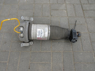 пневмостойка задняя Volkswagen Touareg 1 поколение 2004, 3.0 л., дизель, внедорожник 5 дв., 7L8616020C