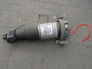 пневмостойка задняя Volkswagen Touareg 1 поколение 2004, 3.0 л., дизель, внедорожник 5 дв., 7L8616019C