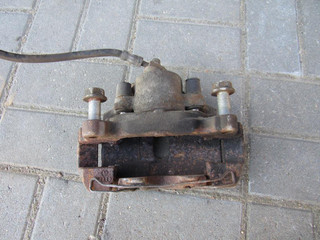 суппорт передний левый Audi A3 8P 2003, 1.9 л., дизель, хетчбэк 5 дв.