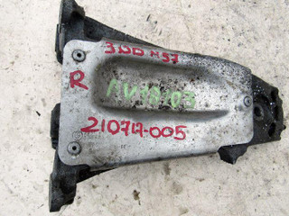 кронштейн двигателя BMW 5 серия E60/E61 2006, 3.0 л., M57 D30 (306D3), дизель, седан, 6770634