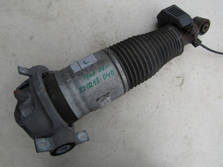 пневмостойка задняя Volkswagen Touareg 1 поколение 2007, 3.0 л., дизель, внедорожник 5 дв.
