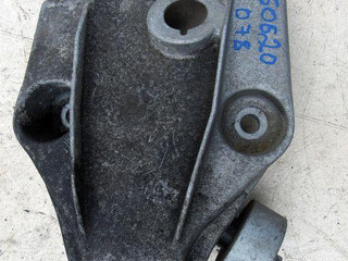 кронштейн двигателя BMW 5 серия F07/F10/F11 2010, 3.0 л., N57 D30 A, дизель, седан, 6777623