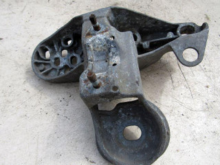 кронштейн двигателя Audi A4 B7 2006, 1.8 л., BFB, бензин, седан, 4B0199351D