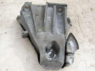 кронштейн двигателя BMW X6 E71/E72 2009, 3.0 л., N57 D30 A, дизель, внедорожник 5 дв., 6790022