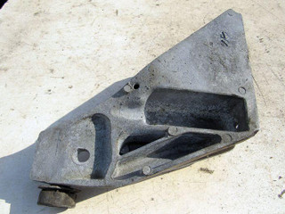 кронштейн двигателя BMW X6 E71/E72 2007, 3.0 л., M57 D30 (306D3), дизель, внедорожник 5 дв., 6772680