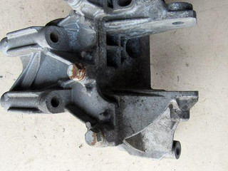 подушка крепления двигателя Volkswagen Multivan T5 2003, 2.5 л., дизель, минивэн, 070199343B