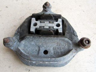 подушка крепления КПП Audi A4 B8/8K 2008, 2.0 л., бензин, седан, 8K0399151