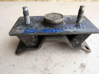 подушка крепления КПП Toyota Land Cruiser 10 поколение J100 1998, 4.2 л., 1H-Z, дизель, внедорожник 5 дв.