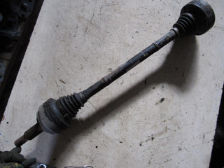 полуось задняя (приводной вал, ШРУС) Volkswagen Touareg 1 поколение 2002, 7L0501201A