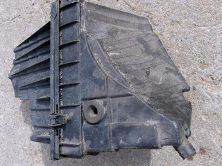 корпус воздушного фильтра Volkswagen Transporter T5 2003, 7H0129601