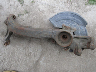 ступица передняя левая Volkswagen Passat B5 1996, 8D0407257