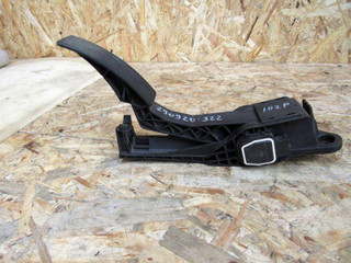 педаль Mercedes-Benz M-Класс W164 2005, 1643000004
