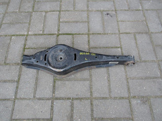 рычаг задний нижний Volkswagen Golf 5 поколение 2008, 1K0505371