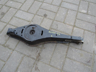 рычаг задний нижний Volkswagen Golf 5 поколение 2008, 1K0505371