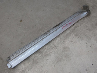 накладка на порог Mitsubishi Pajero 3 поколение [рестайлинг] 2002, MN117302