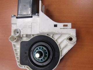 моторчик стеклоподъемника передний левый Audi A8 D4/4H 2012, 8K0959801B