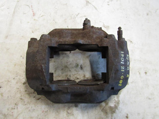 суппорт передний правый Toyota Land Cruiser 10 поколение J100 2002