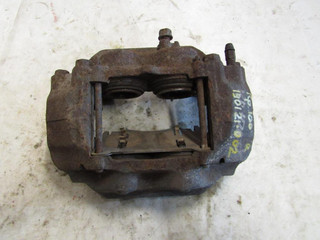 суппорт передний правый Toyota Land Cruiser 10 поколение J100 2002