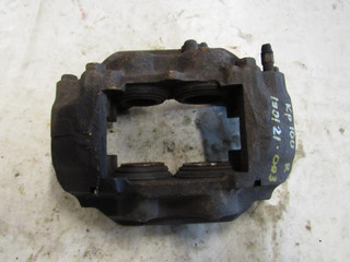 суппорт передний правый Toyota Land Cruiser 10 поколение J100 2002