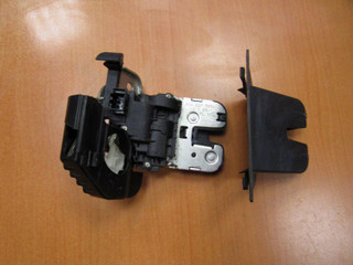 замок багажника Audi A4 B8/8K 2009, универсал, 8K9827505A