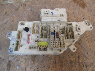 блок предохранителей Toyota Land Cruiser 10 поколение J100 2002