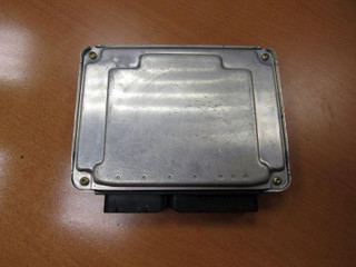 блок управления двигателем Audi A4 B6 2004, 8E0907401Q
