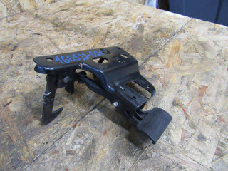 захватный крюк капота Audi A6 4F/C6 2006, 4F0823480B