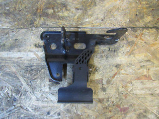 захватный крюк капота Audi A6 4F/C6 2006, 4F0823480B