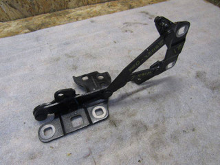 петля капота левая Mercedes-Benz M-Класс W166 2014, 1668800028