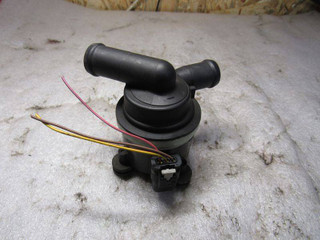насос антифриза дополнительный Volkswagen Amarok 1 поколение 2H 2012, 2.0 л., дизель, 03L965561A