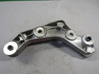 кронштейн двигателя Mercedes-Benz E-Класс W212/S212/C207/A207 2009, 2720140295