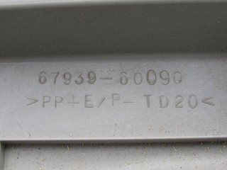 обшивка крышки багажника Toyota Land Cruiser 11 поколение J200 2011, 67939-60090