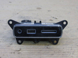 разъем AUX / USB Jeep Grand Cherokee 4 поколение [рестайлинг] 2015, 3.0 л., дизель, 68141322AA