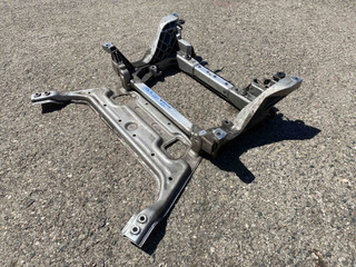 балка подвески передняя (подрамник) Maserati Levante 1 поколение 2018, 3.0 л., бензин, 670034763