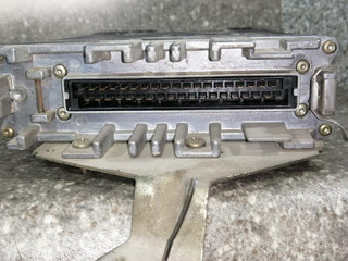 блок управления двигателем Volkswagen Passat B3 1991