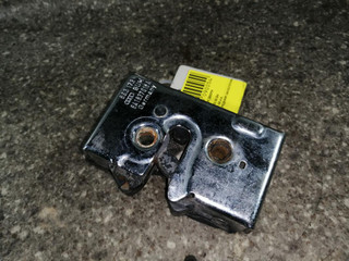 замок двери передней правой Audi 80 8C/B4 1993
