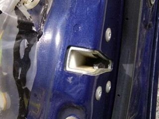 замок двери передней правой Suzuki SX4 1 поколение 2010