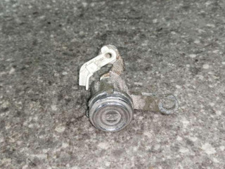 замок двери передней правой Toyota Carina T190 1995