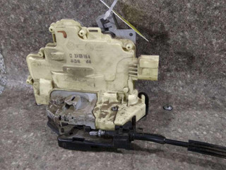 замок двери задней правой Volkswagen Passat B6 2008